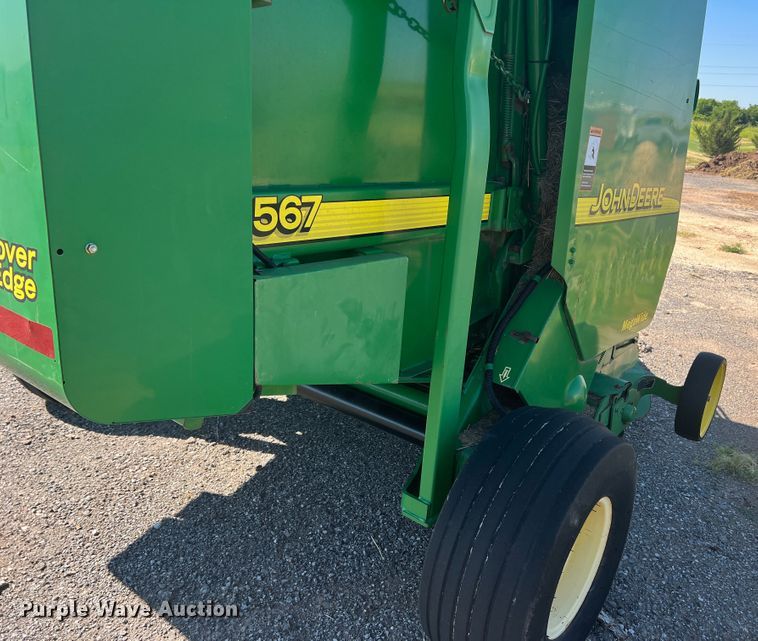 image for item DK7020 2004 John Deere 567  round baler