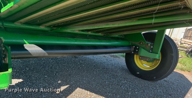 image for item DK7020 2004 John Deere 567  round baler