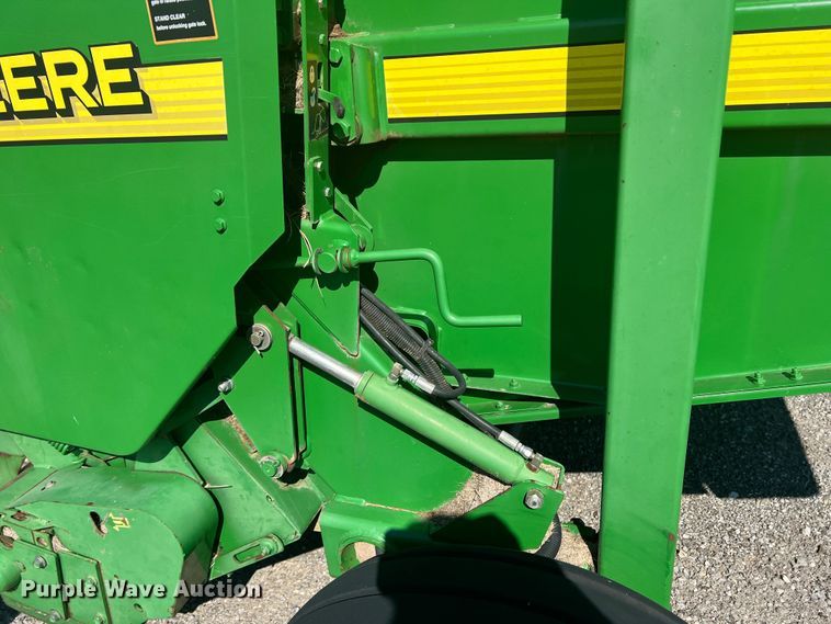 image for item DK7020 2004 John Deere 567  round baler