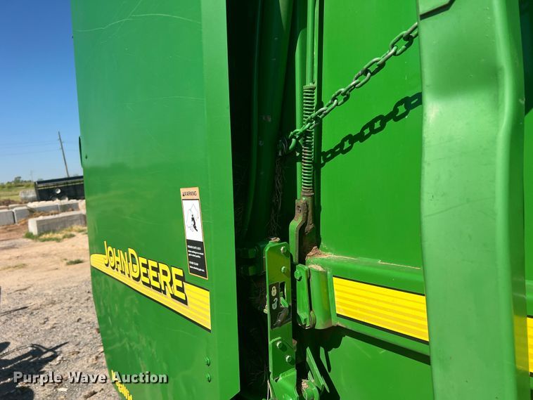 image for item DK7020 2004 John Deere 567  round baler