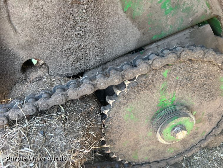 image for item DK7020 2004 John Deere 567  round baler