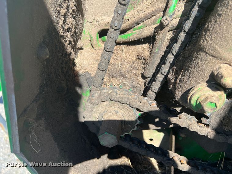 image for item DK7020 2004 John Deere 567  round baler