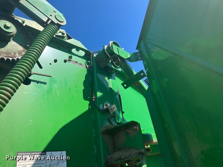 image for item DK7020 2004 John Deere 567  round baler
