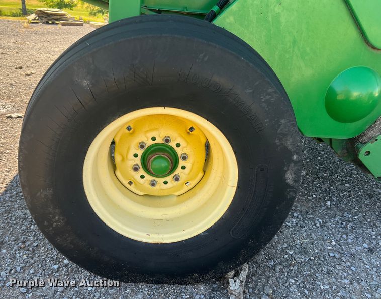 image for item DK7020 2004 John Deere 567  round baler