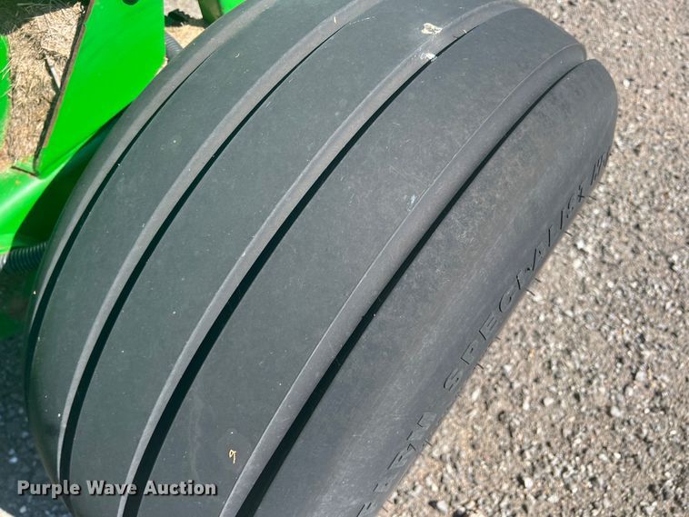 image for item DK7020 2004 John Deere 567  round baler