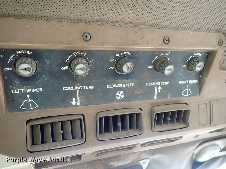 image for item DN0475 1986 John Deere 3150  MFWD tractor