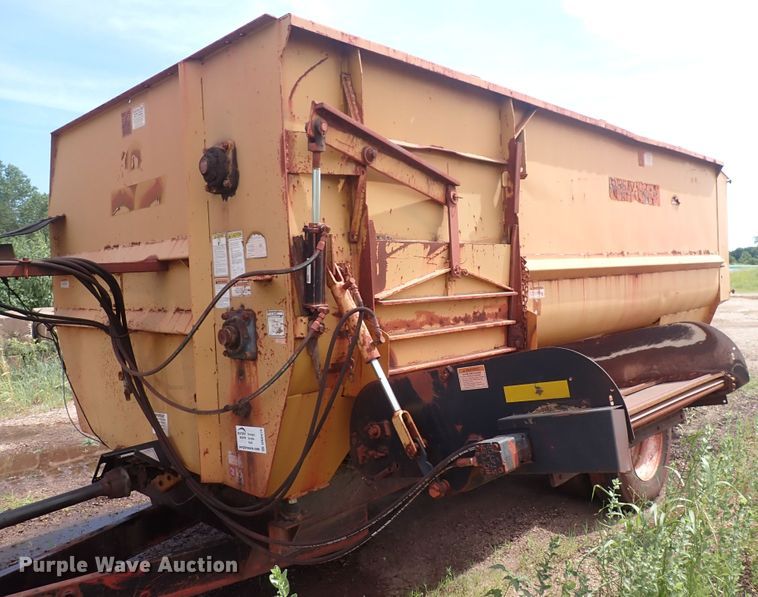 image for item DN0476 Knight Reel-Auggie 3700  feed mixer