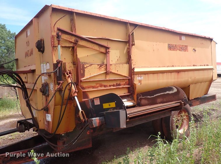 image for item DN0476 Knight Reel-Auggie 3700  feed mixer