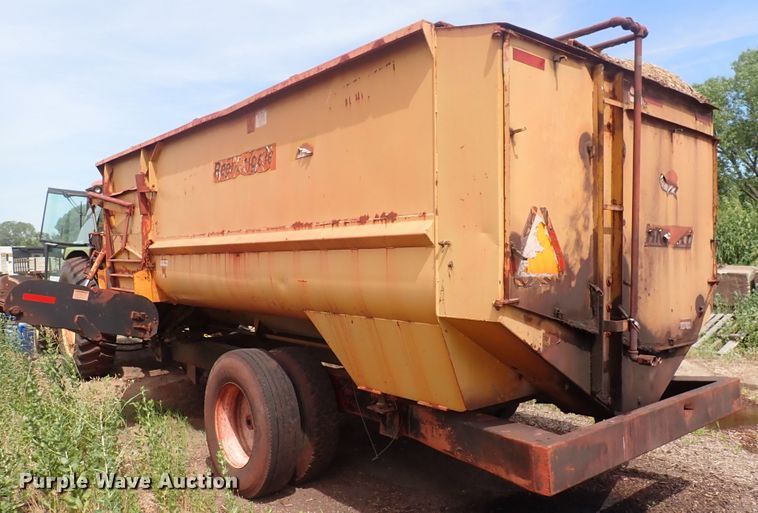 image for item DN0476 Knight Reel-Auggie 3700  feed mixer