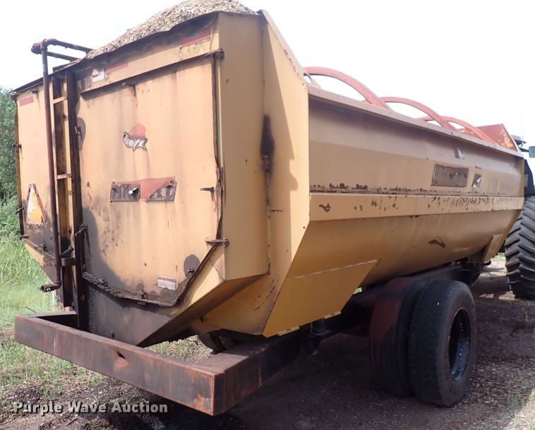 image for item DN0476 Knight Reel-Auggie 3700  feed mixer