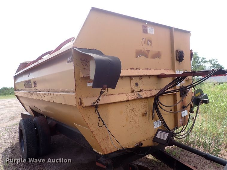 image for item DN0476 Knight Reel-Auggie 3700  feed mixer