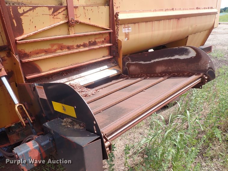 image for item DN0476 Knight Reel-Auggie 3700  feed mixer