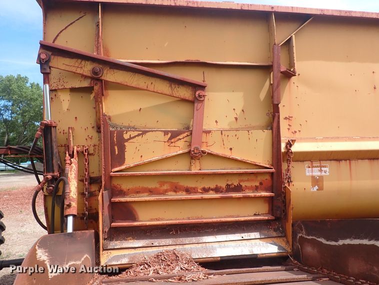 image for item DN0476 Knight Reel-Auggie 3700  feed mixer