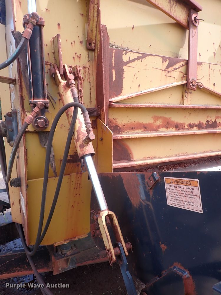 image for item DN0476 Knight Reel-Auggie 3700  feed mixer