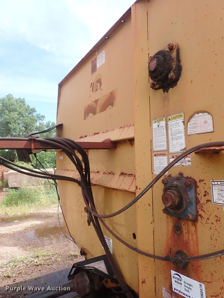 image for item DN0476 Knight Reel-Auggie 3700  feed mixer