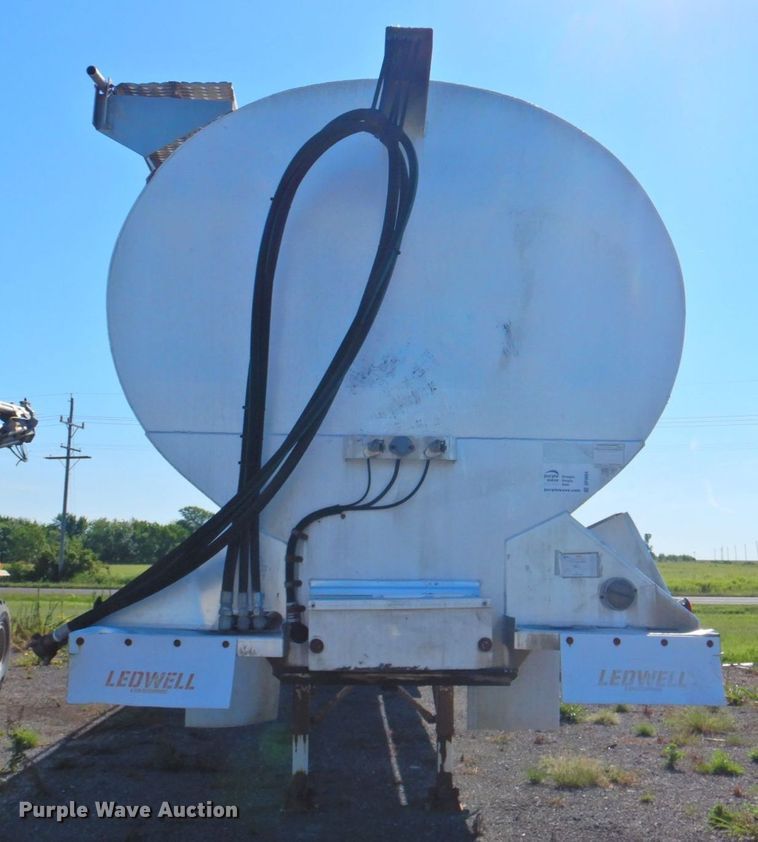 image for item DP4664 2006 Ledwell LW40 APW  feed delivery trailer