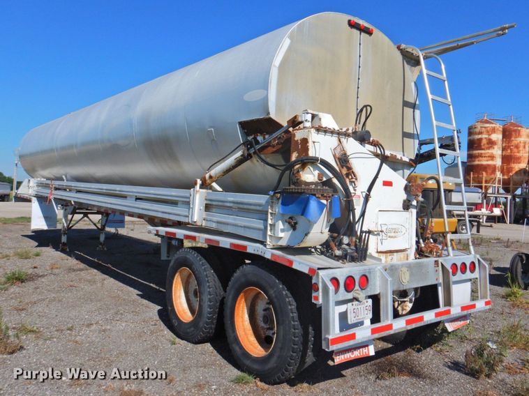 image for item DP4664 2006 Ledwell LW40 APW  feed delivery trailer