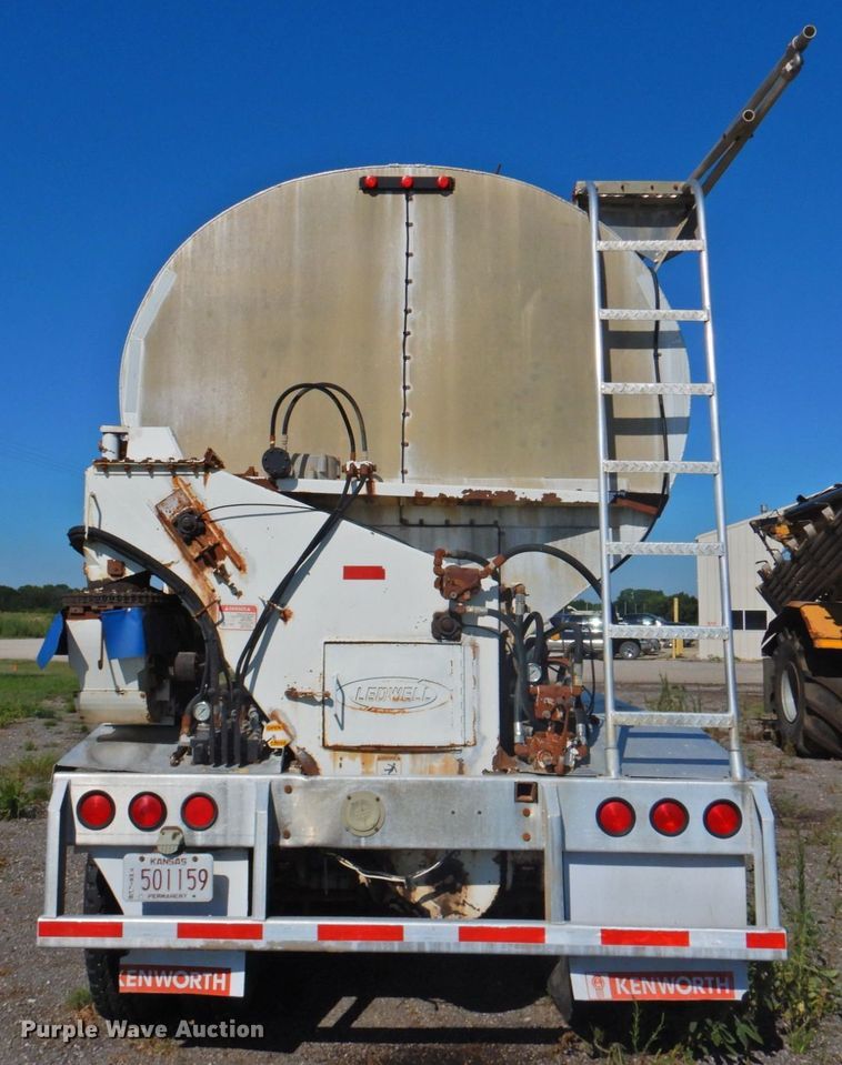 image for item DP4664 2006 Ledwell LW40 APW  feed delivery trailer