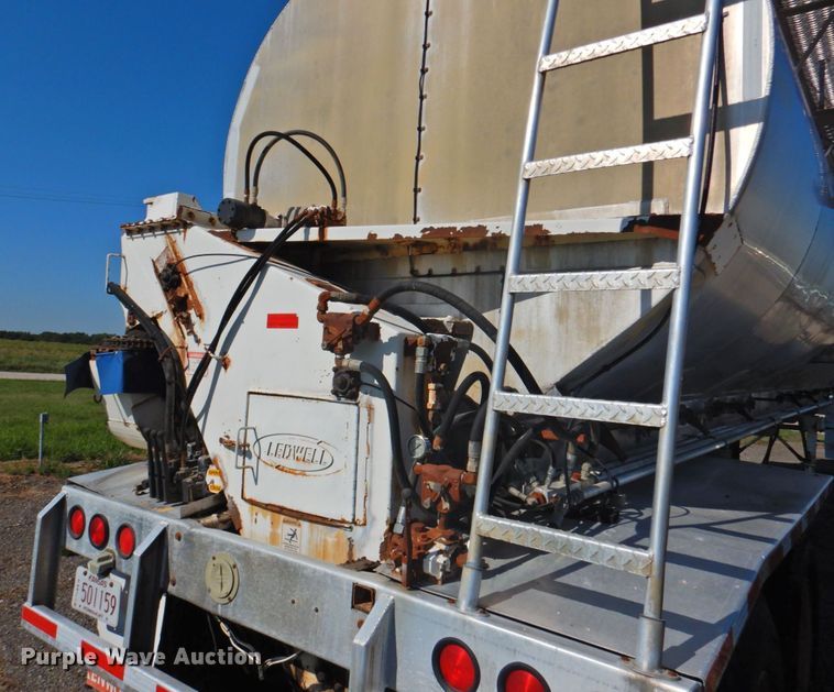 image for item DP4664 2006 Ledwell LW40 APW  feed delivery trailer