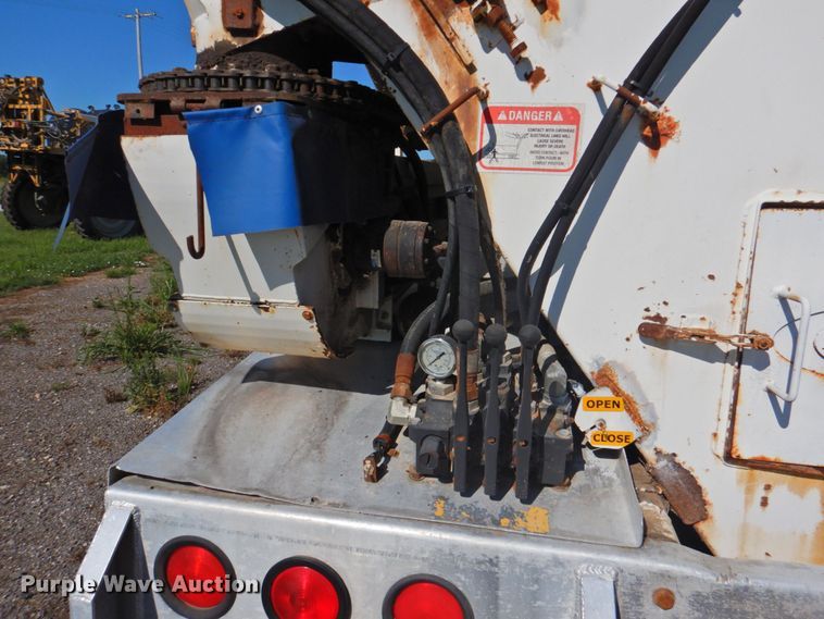 image for item DP4664 2006 Ledwell LW40 APW  feed delivery trailer