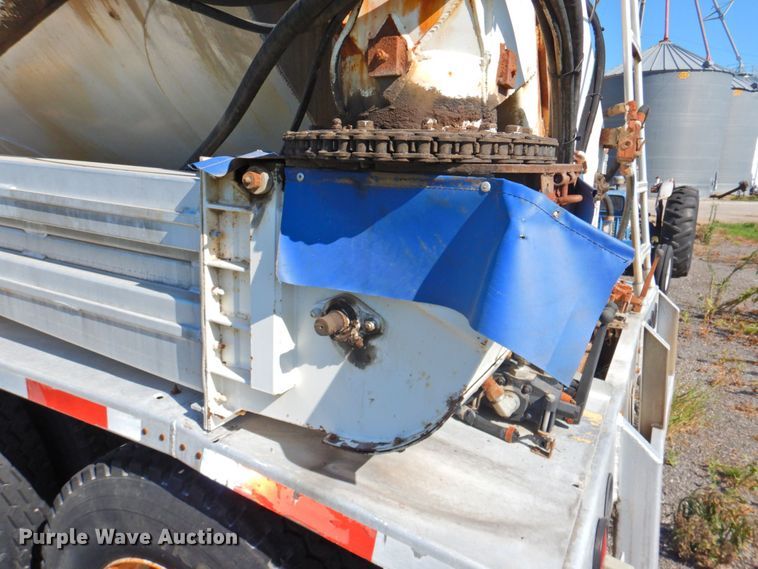 image for item DP4664 2006 Ledwell LW40 APW  feed delivery trailer