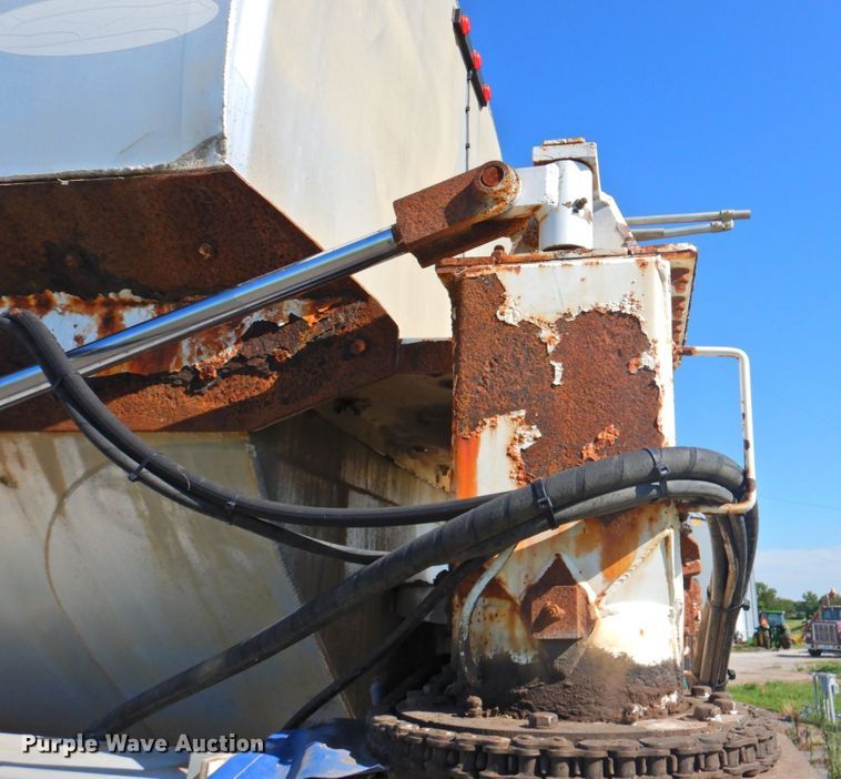 image for item DP4664 2006 Ledwell LW40 APW  feed delivery trailer