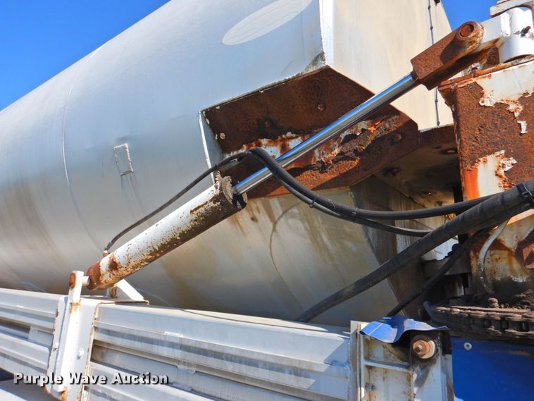 image for item DP4664 2006 Ledwell LW40 APW  feed delivery trailer