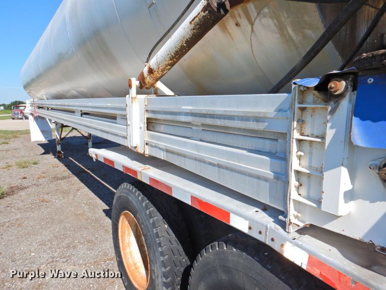 image for item DP4664 2006 Ledwell LW40 APW  feed delivery trailer