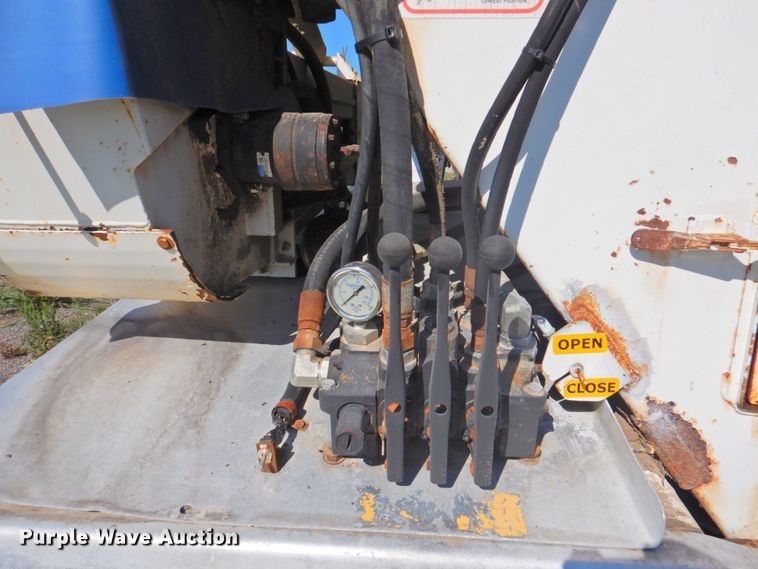 image for item DP4664 2006 Ledwell LW40 APW  feed delivery trailer