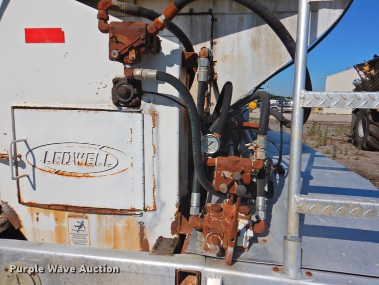 image for item DP4664 2006 Ledwell LW40 APW  feed delivery trailer