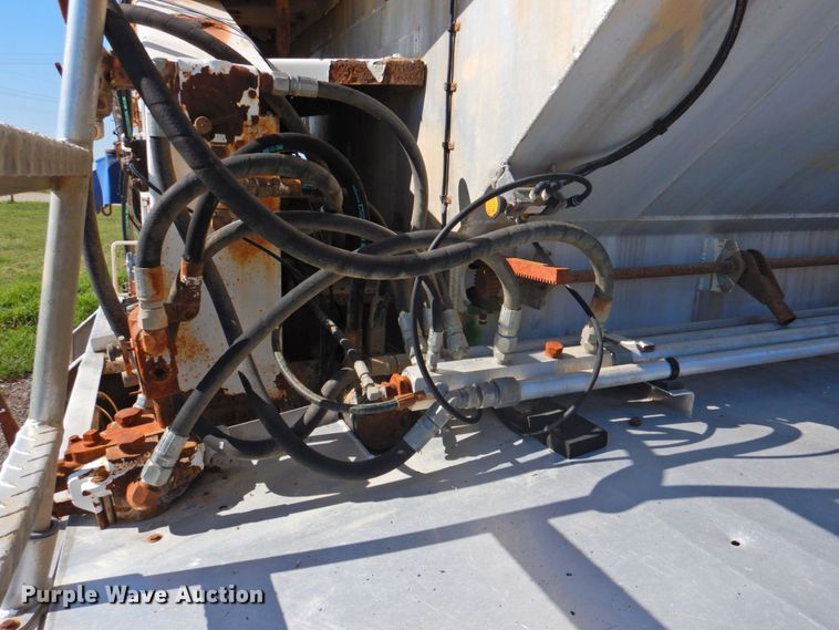 image for item DP4664 2006 Ledwell LW40 APW  feed delivery trailer