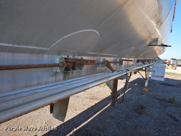 image for item DP4664 2006 Ledwell LW40 APW  feed delivery trailer