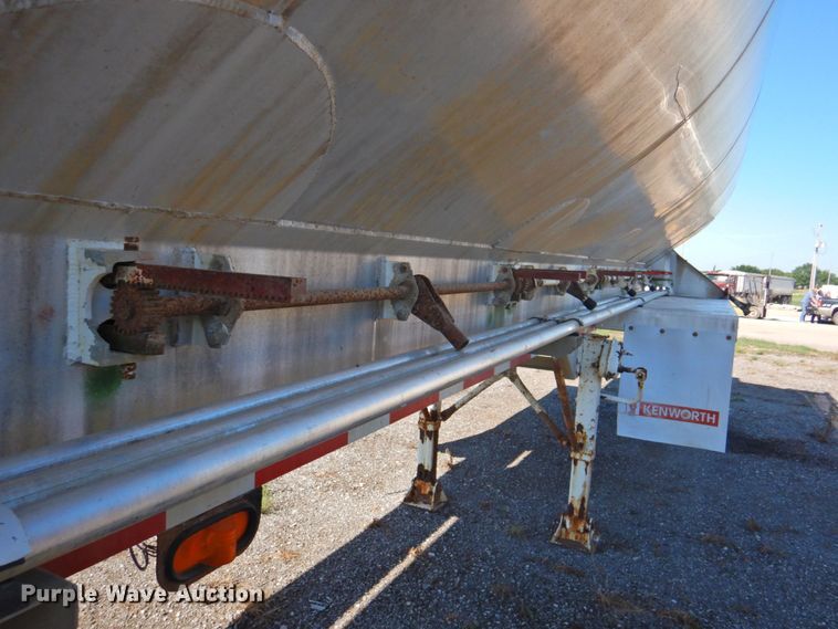 image for item DP4664 2006 Ledwell LW40 APW  feed delivery trailer