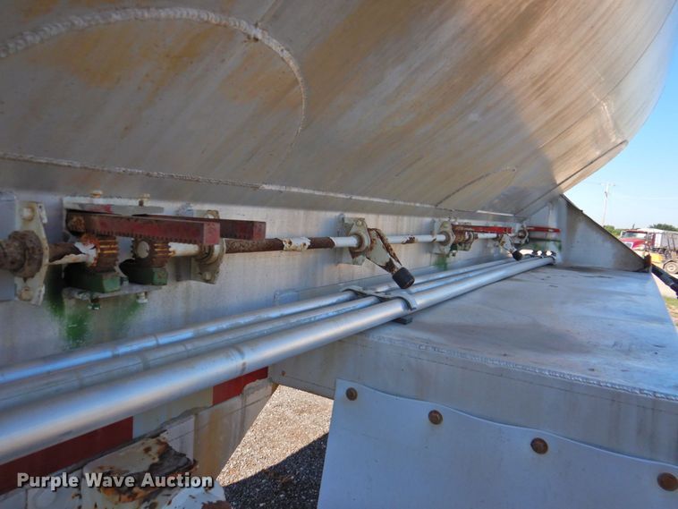 image for item DP4664 2006 Ledwell LW40 APW  feed delivery trailer