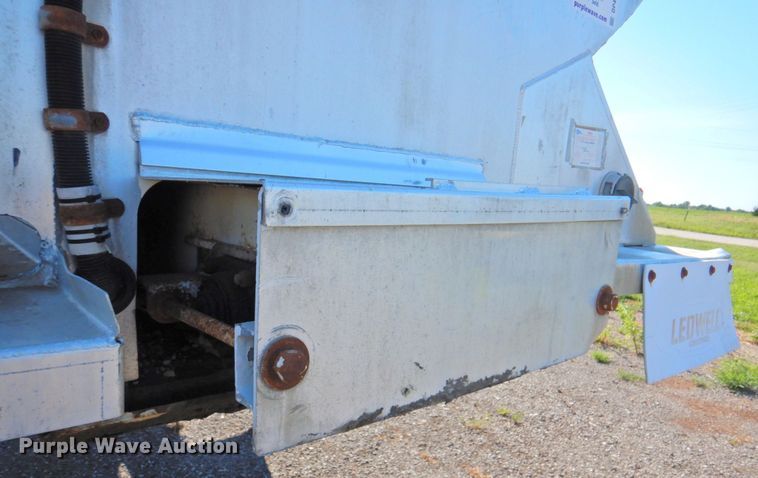 image for item DP4664 2006 Ledwell LW40 APW  feed delivery trailer