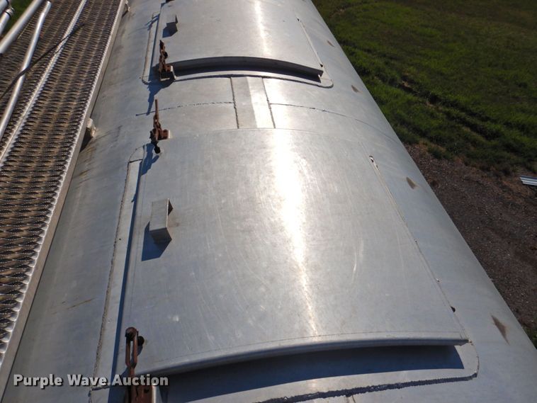 image for item DP4664 2006 Ledwell LW40 APW  feed delivery trailer