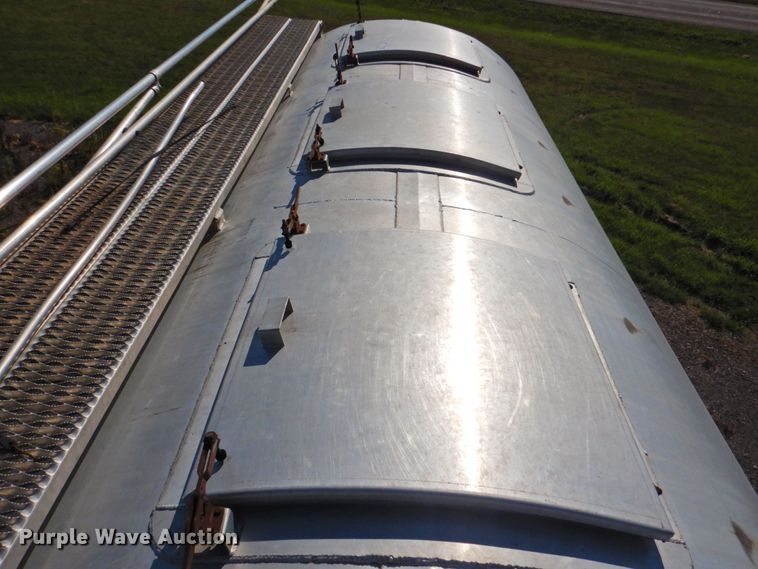 image for item DP4664 2006 Ledwell LW40 APW  feed delivery trailer