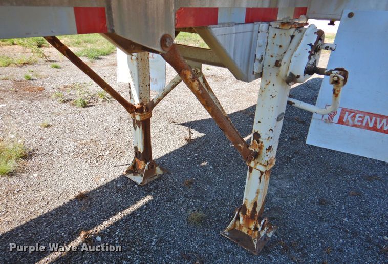 image for item DP4664 2006 Ledwell LW40 APW  feed delivery trailer