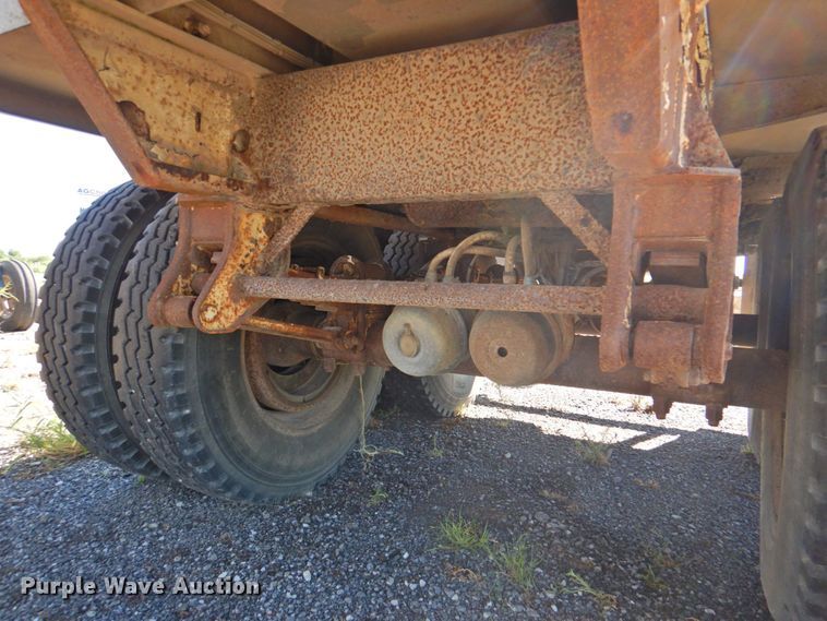 image for item DP4664 2006 Ledwell LW40 APW  feed delivery trailer