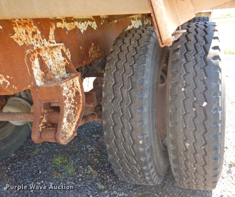 image for item DP4664 2006 Ledwell LW40 APW  feed delivery trailer