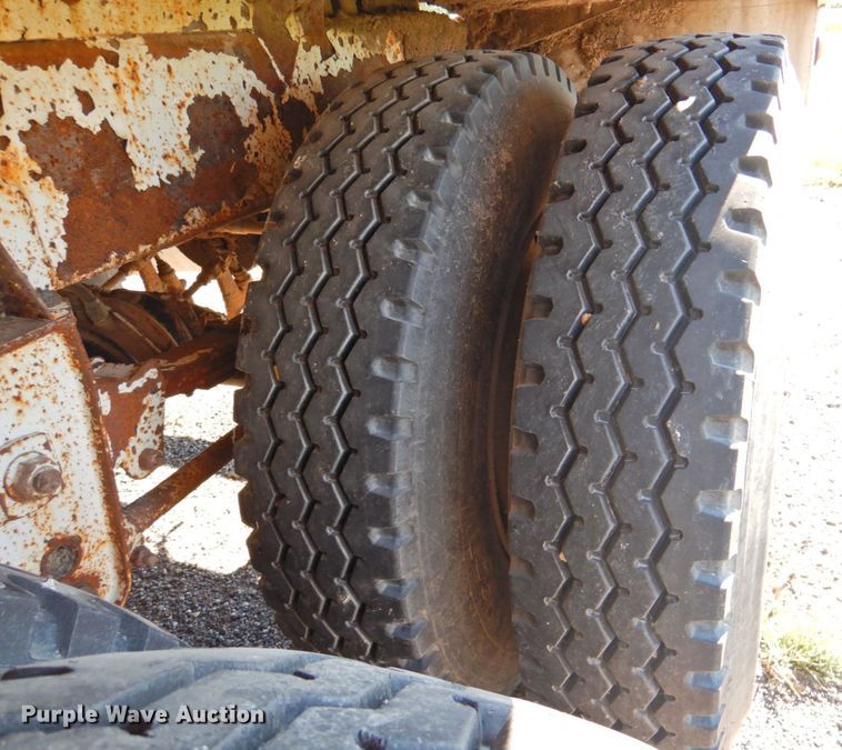 image for item DP4664 2006 Ledwell LW40 APW  feed delivery trailer