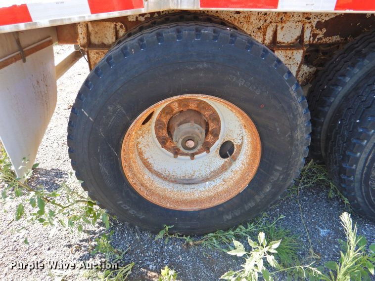 image for item DP4664 2006 Ledwell LW40 APW  feed delivery trailer