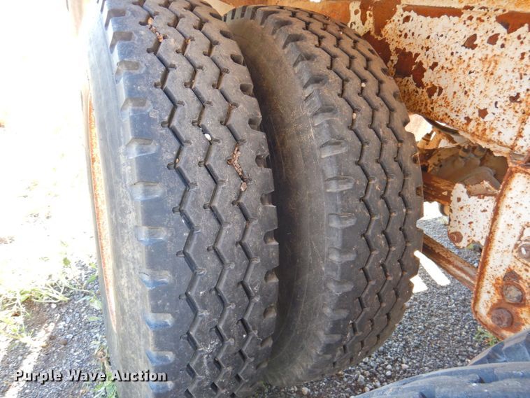 image for item DP4664 2006 Ledwell LW40 APW  feed delivery trailer