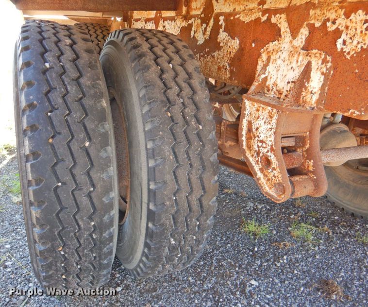 image for item DP4664 2006 Ledwell LW40 APW  feed delivery trailer