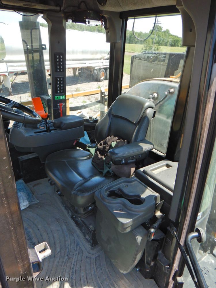 image for item DP4665 2014 Rogator RG900  sprayer