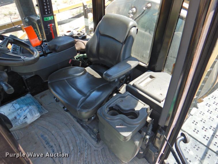 image for item DP4665 2014 Rogator RG900  sprayer