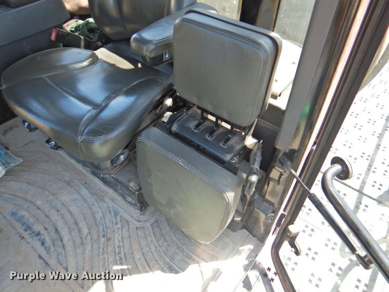 image for item DP4665 2014 Rogator RG900  sprayer