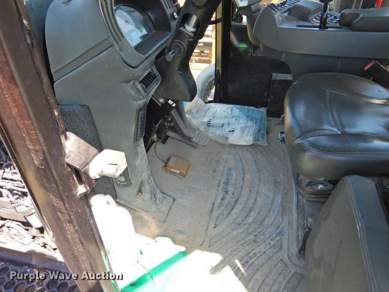 image for item DP4665 2014 Rogator RG900  sprayer