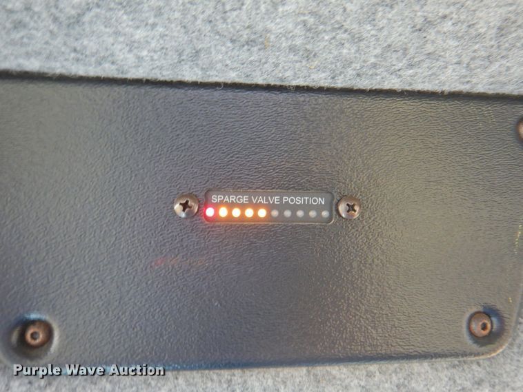 image for item DP4665 2014 Rogator RG900  sprayer