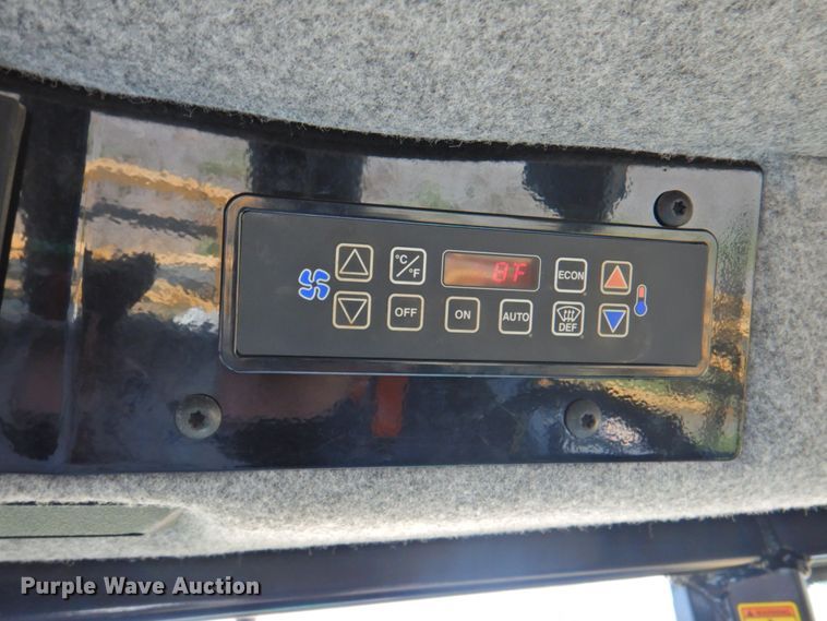 image for item DP4665 2014 Rogator RG900  sprayer